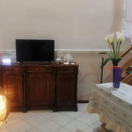 Real Family House Apartment เนเปิลส์ ภายนอก รูปภาพ