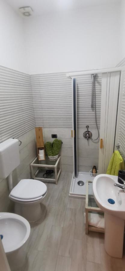 Real Family House Apartment เนเปิลส์ ภายนอก รูปภาพ