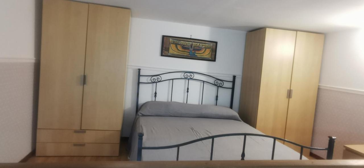 Real Family House Apartment เนเปิลส์ ภายนอก รูปภาพ