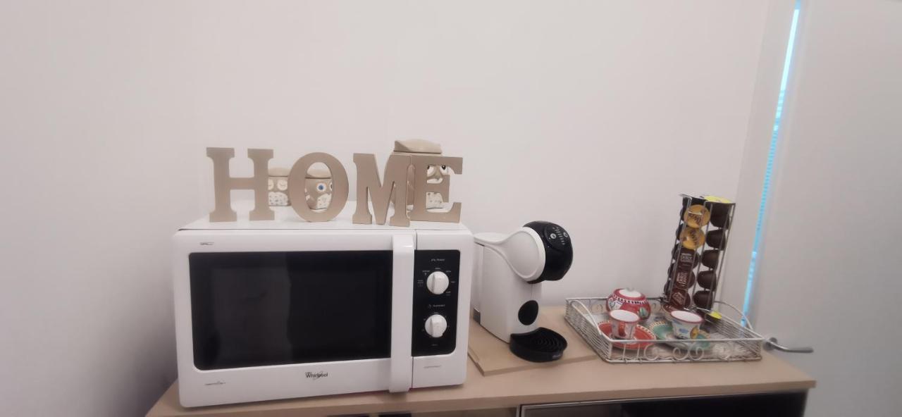 Real Family House Apartment เนเปิลส์ ภายนอก รูปภาพ
