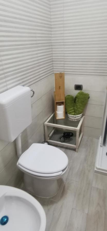Real Family House Apartment เนเปิลส์ ภายนอก รูปภาพ